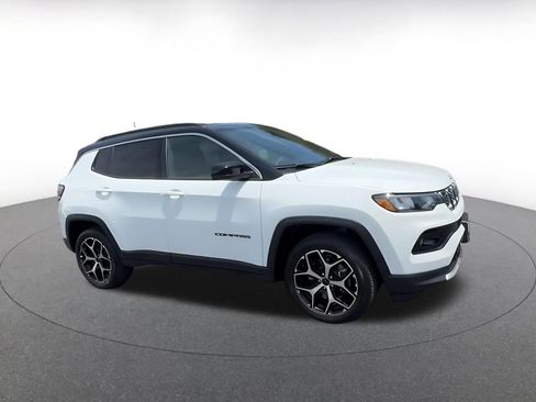 Used 2025 Jeep Compass Limited AWD/4WD image 2