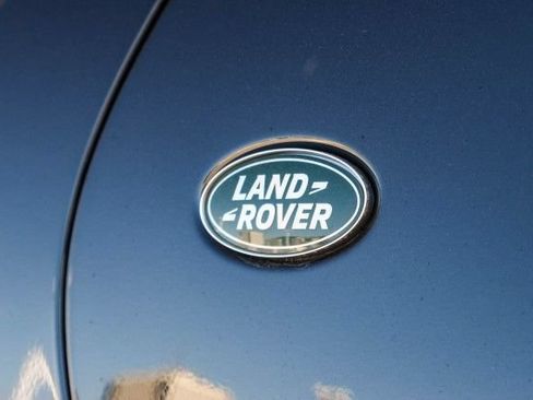 Used 2025 Land Rover Discovery Dynamic SE AWD/4WD image 17