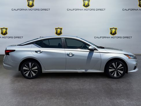 Used 2022 Nissan Altima 2.5 SV FWD image 6