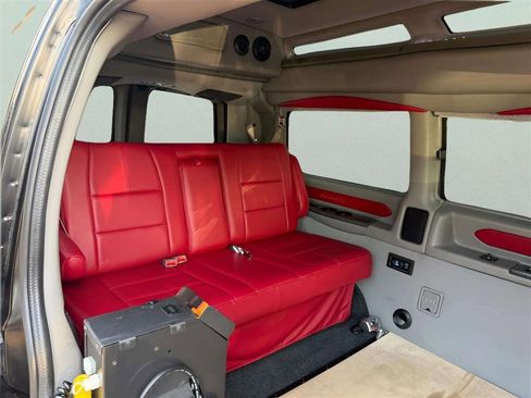 Used 2018 GMC Savana 2500 w/ Enhanced Convenience Package RWD image 19