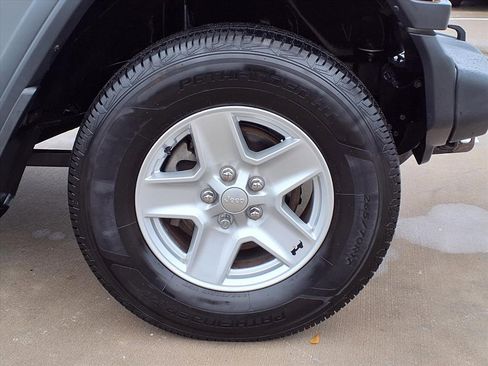 Used 2020 Jeep Gladiator Sport w/ Quick Order Package 24S image 9