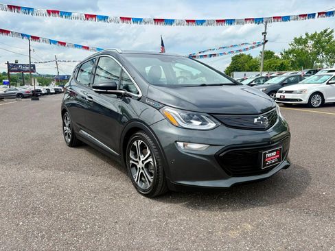 Used 2021 Chevrolet Bolt Premier w/ Infotainment Package FWD image 6