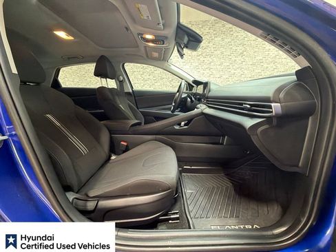 Used 2025 Hyundai Elantra SEL FWD image 12