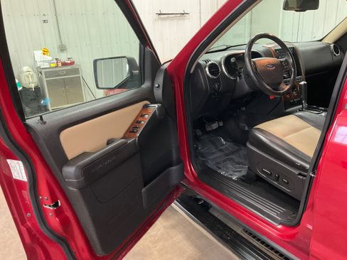 Used 2010 Ford Explorer Eddie Bauer image 9