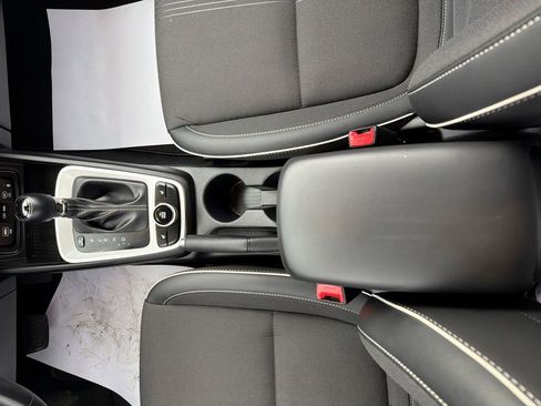 Certified 2024 Hyundai Venue Limited FWD image 33