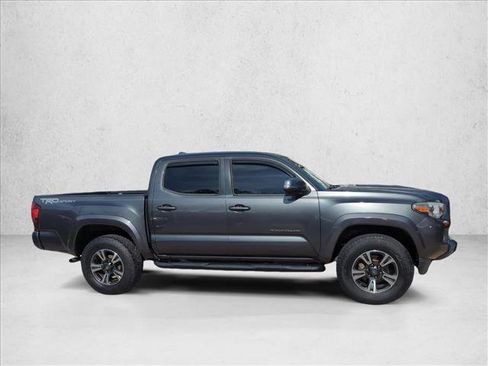Used 2019 Toyota Tacoma TRD Sport w/ Technology Package RWD image 4