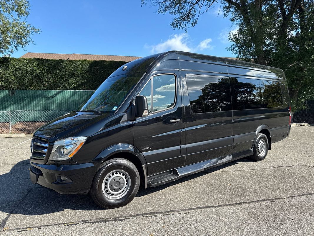 Used 2017 Mercedes-Benz Sprinter 2500 image 3