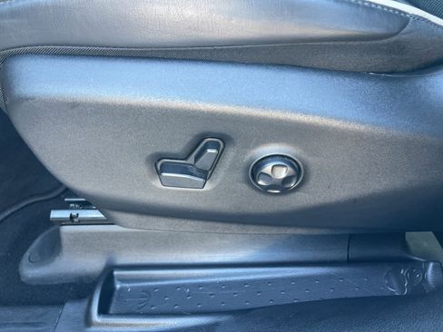 Used 2025 Chrysler Pacifica Limited image 21