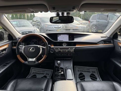 Used 2015 Lexus ES 300h image 13