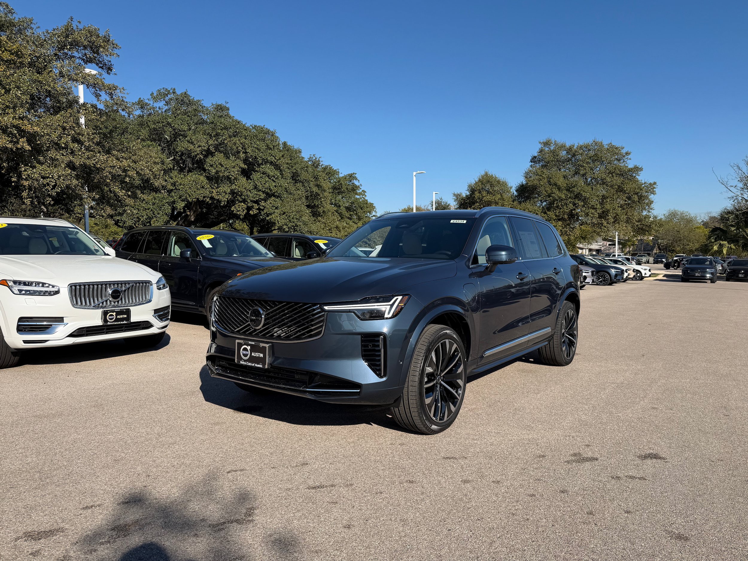 New 2026 Volvo XC90 T8 Plus w/ Protection Package Premier AWD/4WD image 2