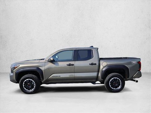Certified 2025 Toyota Tacoma TRD Off-Road AWD/4WD image 9