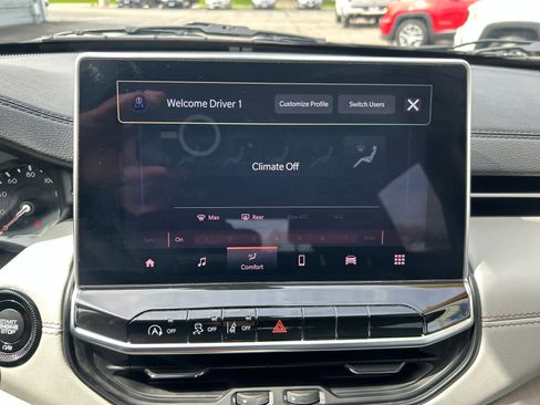Used 2022 Jeep Compass Limited w/ Sun and Sound Group AWD/4WD image 18