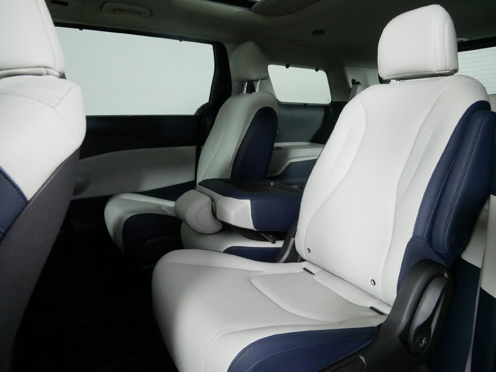 Used 2026 Kia Carnival SX FWD image 18