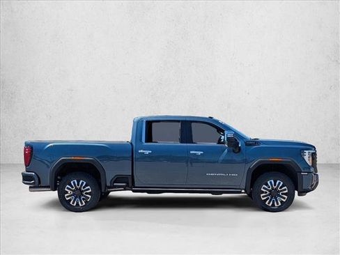Used 2025 GMC Sierra 2500 Denali Ultimate AWD/4WD image 4