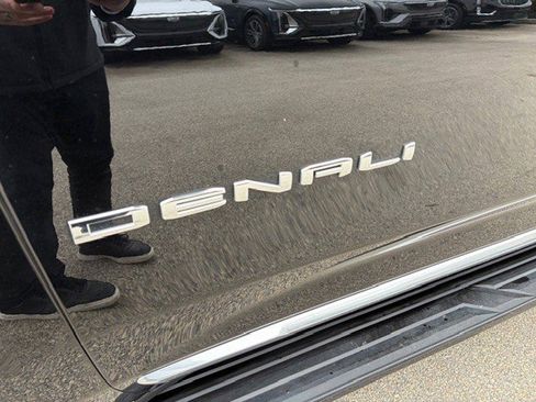 Used 2021 GMC Yukon Denali image 7