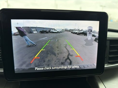 Used 2022 Ford Explorer XLT w/ Equipment Group 202A image 27