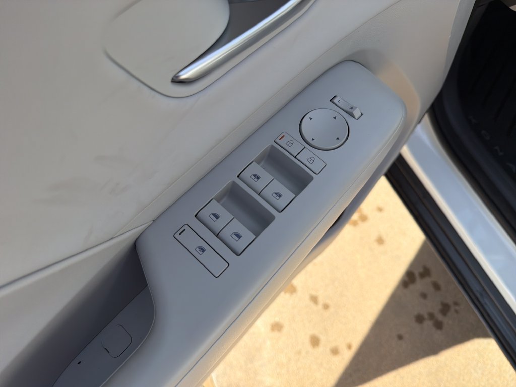 New 2027 Hyundai Kona Limited AWD/4WD image 16