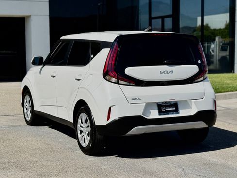 Used 2025 Kia Soul LX FWD image 14