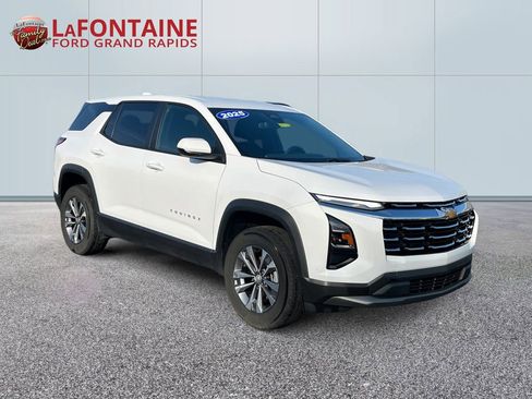 Used 2025 Chevrolet Equinox LT image 3