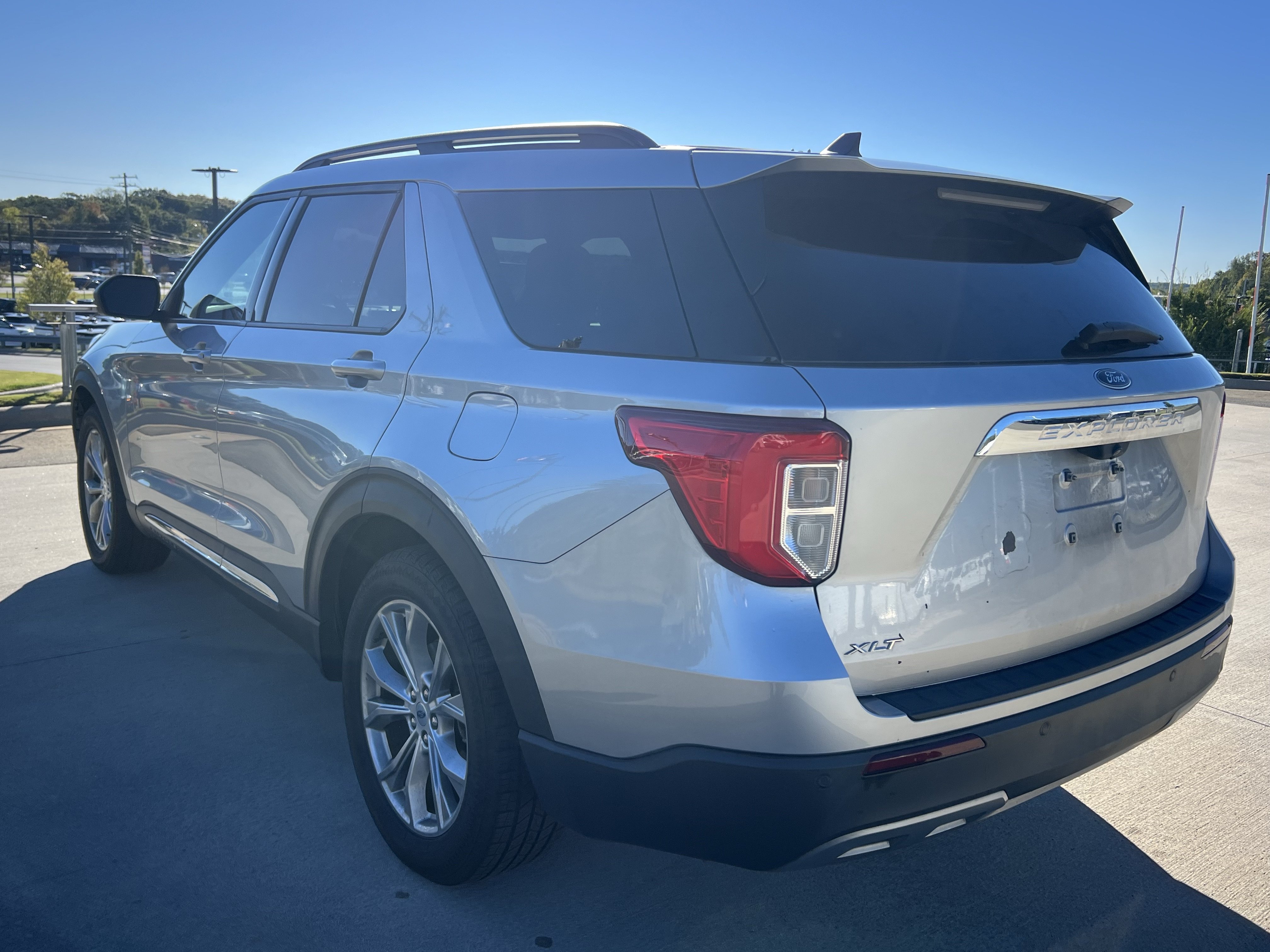 Used 2021 Ford Explorer XLT w/ Equipment Group 202A RWD image 24