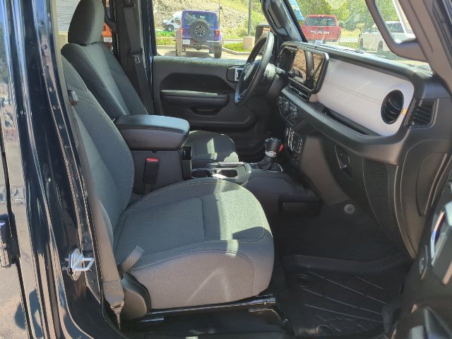 Certified 2025 Jeep Gladiator Sport AWD/4WD image 19