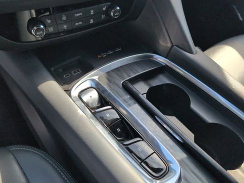 Used 2024 Buick Enclave Premium image 11