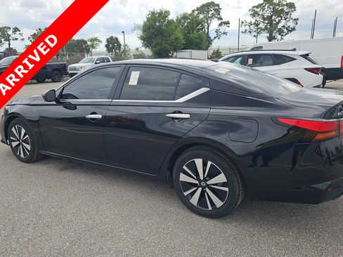 Used 2021 Nissan Altima 2.5 SV w/ SV Premium Package FWD image 5