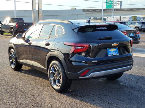New 2026 Chevrolet Trax LT w/ Driver Confidence Package image 3