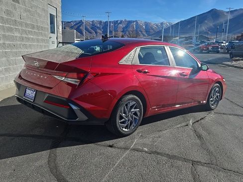 Used 2024 Hyundai Elantra SEL image 3