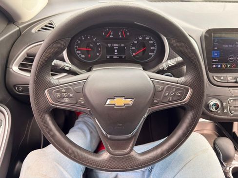 Used 2023 Chevrolet Malibu LT FWD image 39