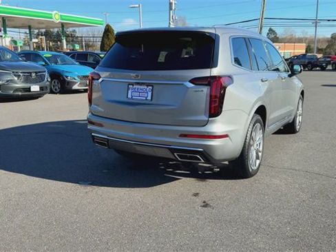 Used 2023 Cadillac XT6 Premium Luxury image 8
