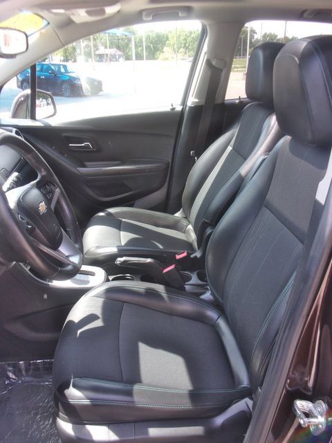 Used 2016 Chevrolet Trax LT w/ LT Sun and Sound Package AWD/4WD image 19