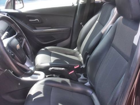 Used 2016 Chevrolet Trax LT w/ LT Sun and Sound Package AWD/4WD image 19