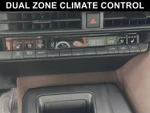 Certified 2023 Toyota Crown Limited image 9