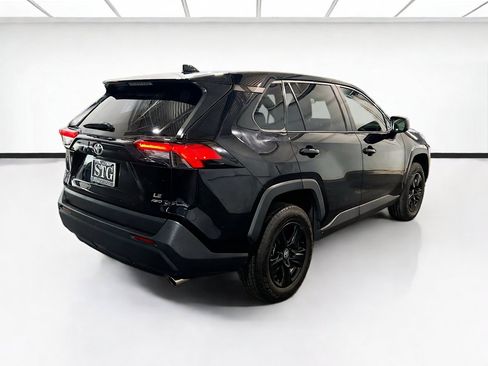Used 2023 Toyota RAV4 LE AWD/4WD image 4