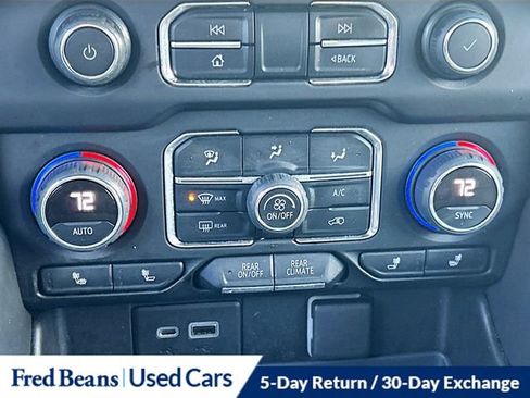 Used 2021 Chevrolet Suburban LT image 18