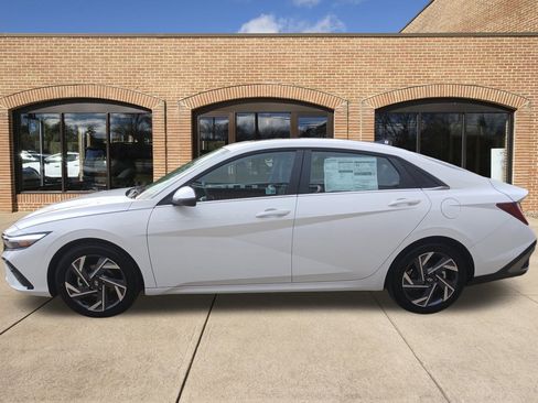 New 2025 Hyundai Elantra Limited image 7