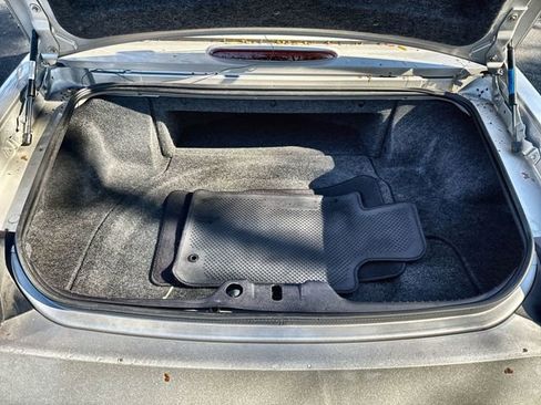 Used 2004 Ford Thunderbird image 28