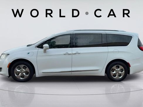 Used 2018 Chrysler Pacifica Touring-L FWD image 10