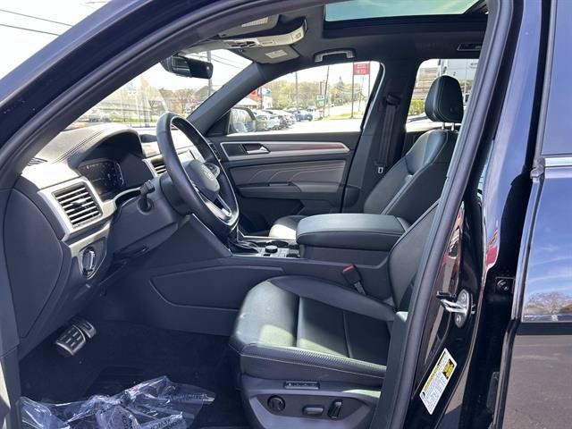 Used 2022 Volkswagen Atlas Cross Sport SEL R-Line AWD/4WD image 11