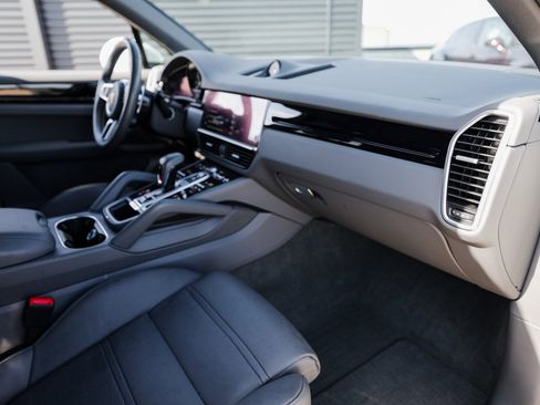 Certified 2022 Porsche Cayenne E-Hybrid image 28