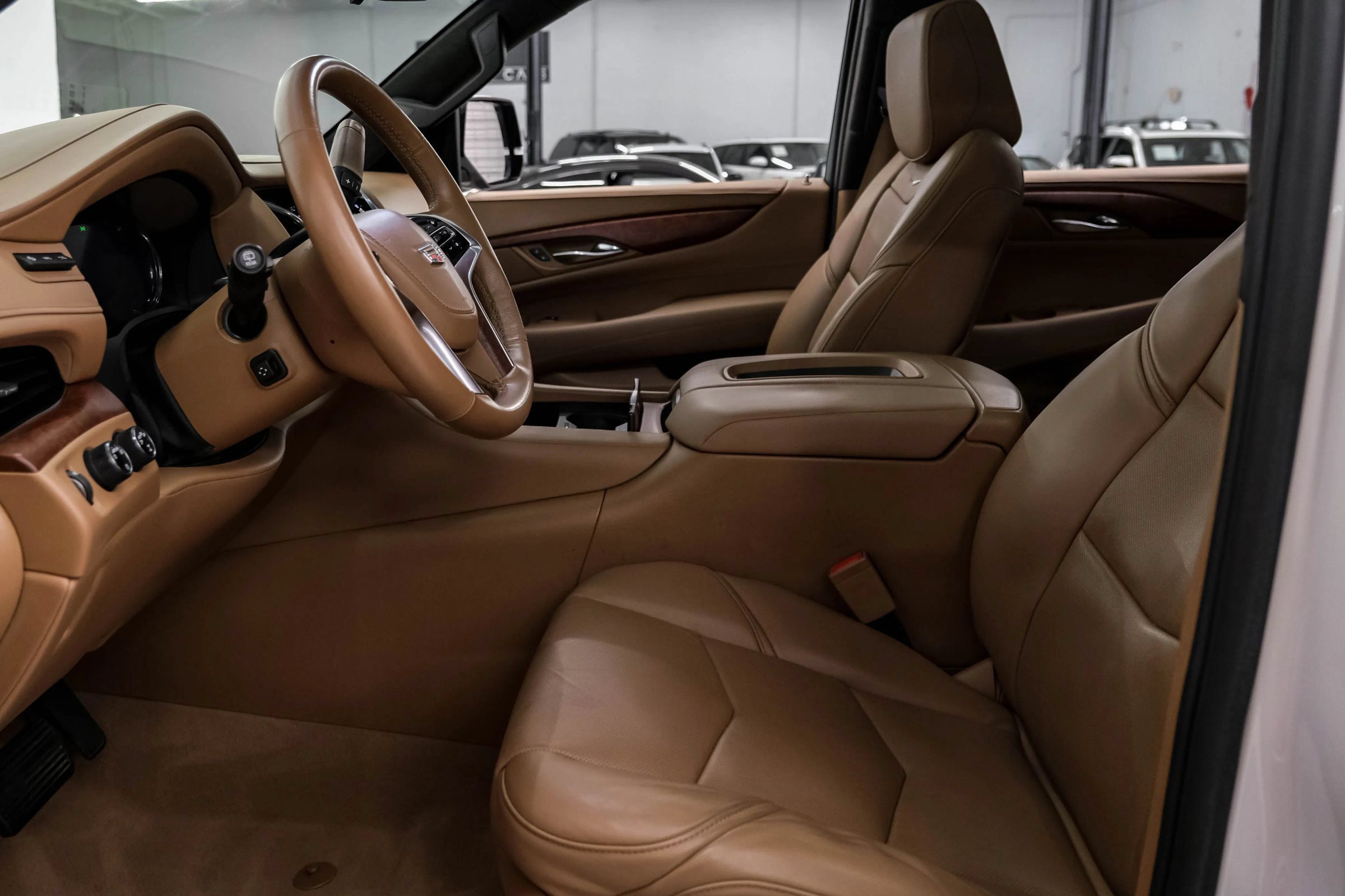 Used 2017 Cadillac Escalade ESV Platinum AWD/4WD image 3