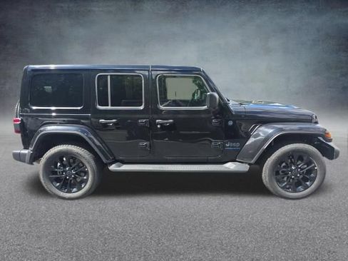 Used 2025 Jeep Wrangler Unlimited Sahara AWD/4WD image 10