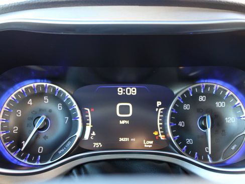 Used 2023 Chrysler Pacifica Limited w/ Uconnect Theater Family Group AWD/4WD image 23