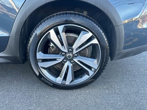Used 2025 Volvo V60 B5 Cross Country Plus image 9