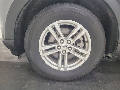 Used 2021 Ford Explorer XLT w/ Equipment Group 202A AWD/4WD image 31