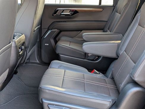 New 2026 Chevrolet Suburban High Country image 21