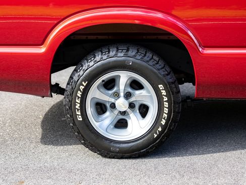 Used 2001 Chevrolet S10 Pickup LS w/ Preferred Equipment Group RWD image 34