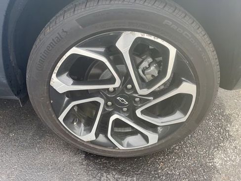Used 2024 Chevrolet Trax RS w/ Sunroof Package FWD image 13