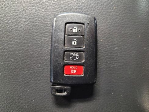 Used 2019 Toyota Highlander SE AWD/4WD image 32